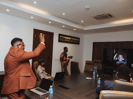 Drtonez leading an international collaboration meeting